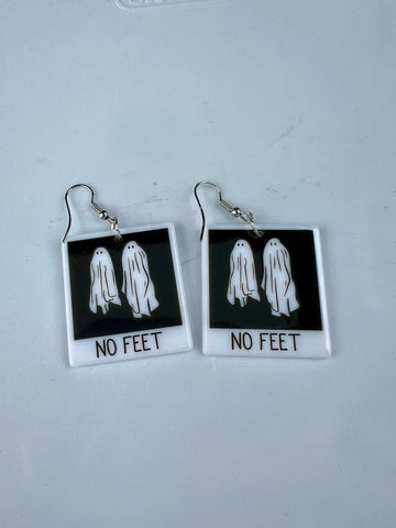 No feet earrings